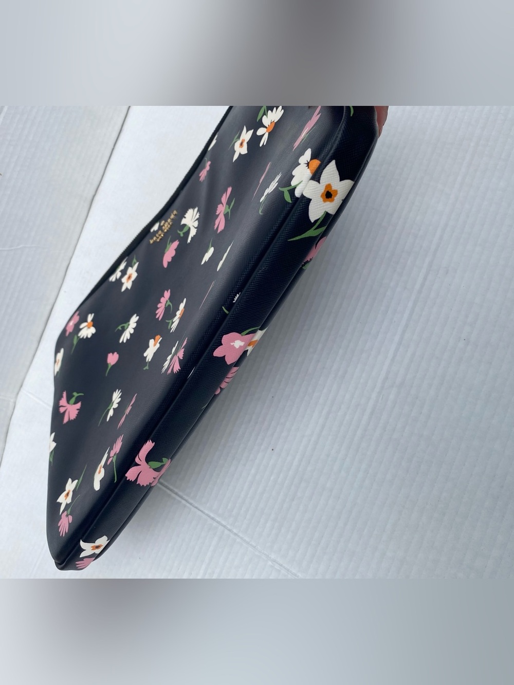 kate spade Laptop Cover 15" Kate Spade Original 🌸🪷✨ - Picture 9 of 15